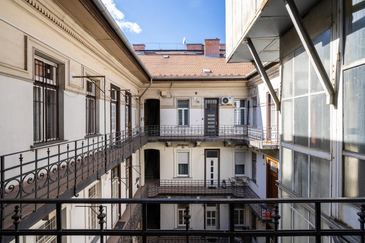 Galaxy Cube Apartment Budapest Exterior foto
